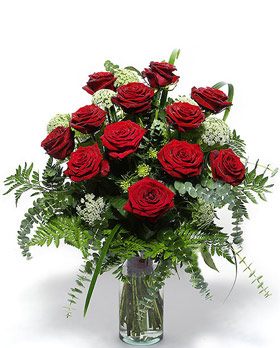 12 Classic Red Roses